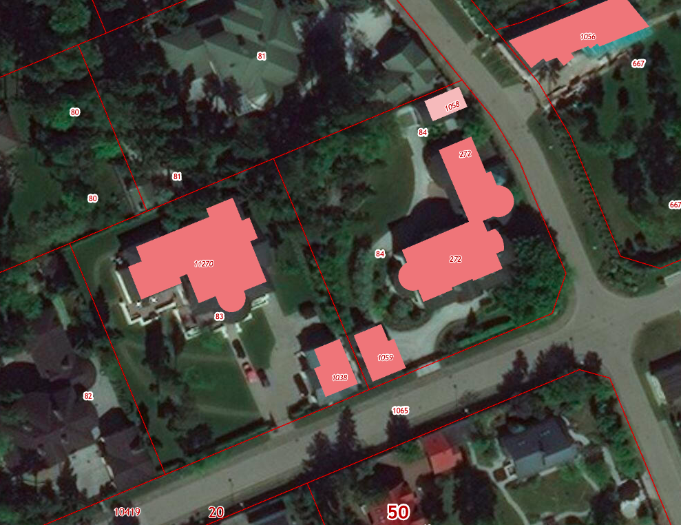 Важно убедиться, что границы земельного участка по фактически расположенному забору совпадают с результатами межевания