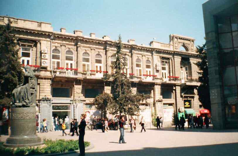 Old baku игра. Баку ул Расулзаде. Г Баку Азербайджанская ССР кинотеатр Низами. Город Баку СССР. СССР Баку универмаг.