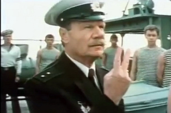 Боцман (Михаил Пуговкин), кадр из фильма "Егорка" (1984)