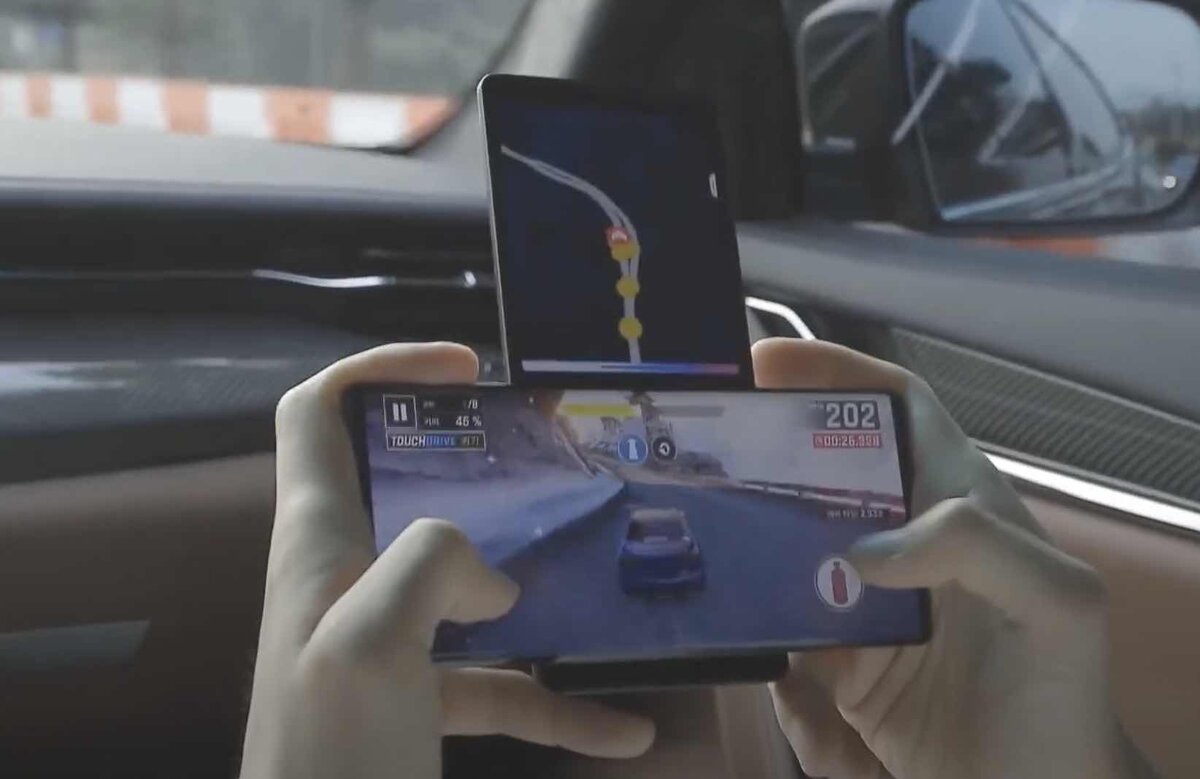 Игровой процесс Asphalt на LG Wing