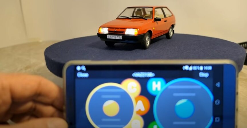 Скриншот сделан из видеоролика "Живая моделька ВАЗ 2108 в масштабе 1:24". Источник: youtube канал "Евгений Былеев"