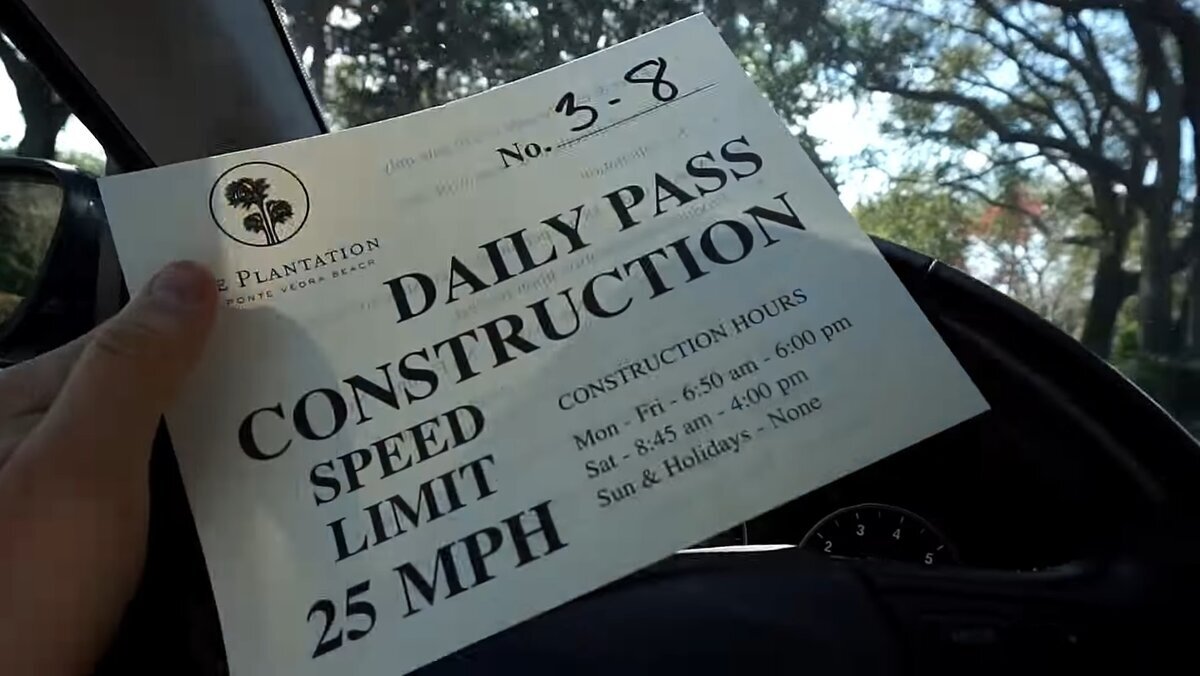 Вот так выглядит пропуск в элитный район