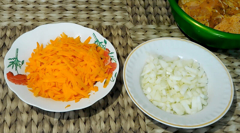 Легкий куриный бульон с морковью и луком - пошаговый рецепт с фото на centerforstrategy.ru