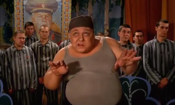 Любите ли вы театр? Скриншот из фильма "Колхоз Интертейнмент"