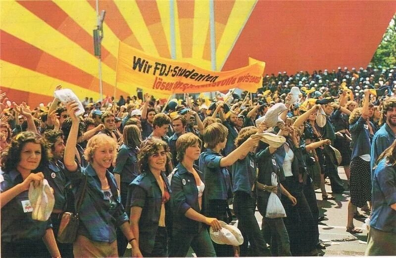 Год создания гдр. Freie Deutsche Jugend ГДР. FDJ молодёжь ГДР. Союз свободной немецкой молодежи ГДР. DDR ГДР.