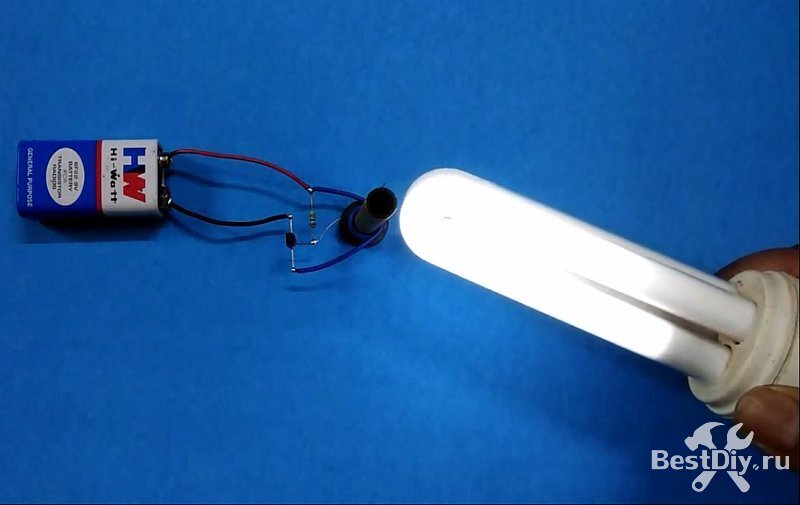 Мини трансформатор тесла своими руками / Mini Tesla coil with their hands - Видео