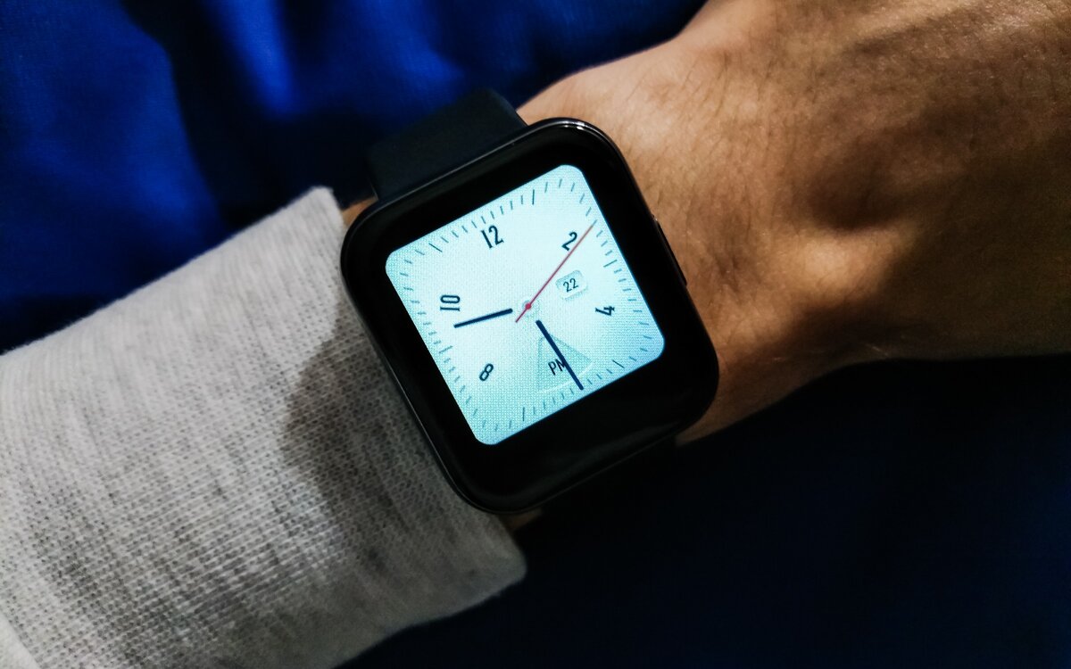 Быстро разряжаются apple watch. Гас часы женские. Зачем в умных часах стоящий человек. Почему у смарт часов пятна на экране.