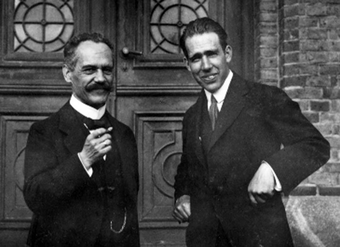 Арнольд Зоммерфельд с коллегой