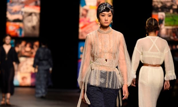Dior открывает парижскую Неделю моды подиумом в стиле собора