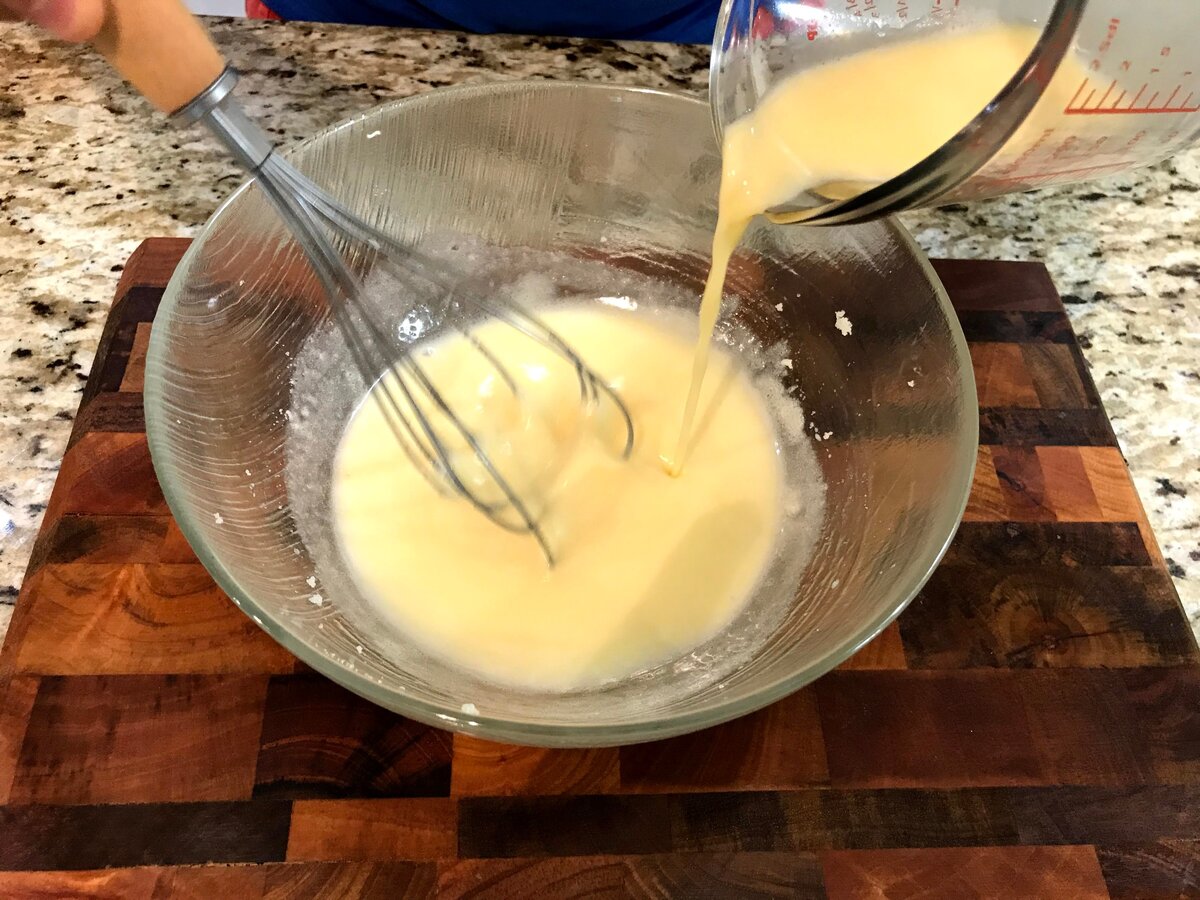 Кекс.  Простой рецепт кекса с изюмом.
