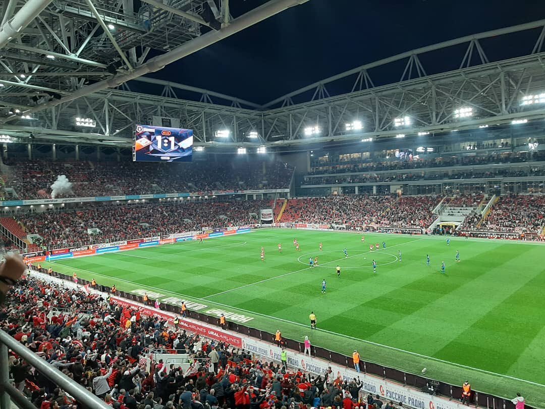 Вид на трибуны D и A с трибуны C. Фото: твиттер Vladimir Kolos