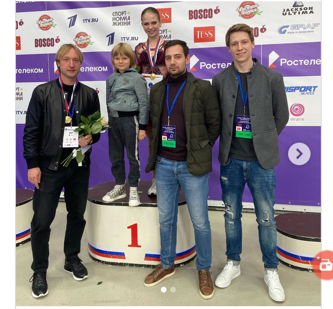 Фото из интернета. Саша конкретно позади всех...Победительница...