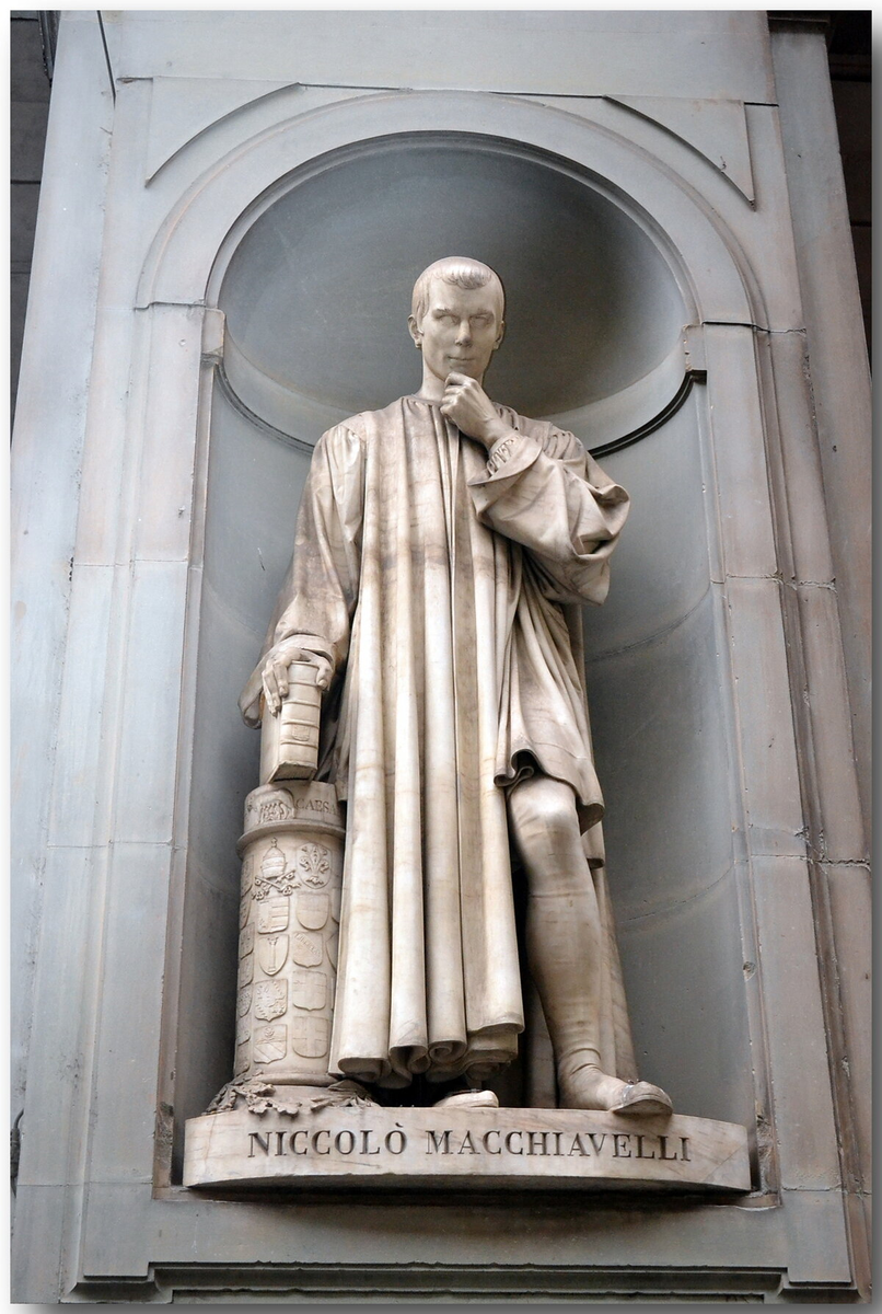 Статуя Никколо Макиавелли во Флоренции
