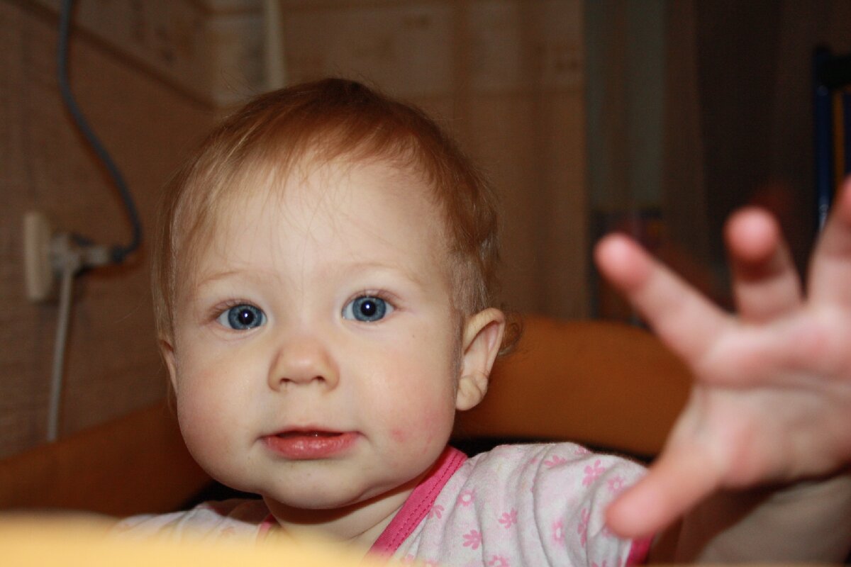 Вот такую малявочку лечили гормональным Пульмикортом, Беродуалом и вредным сиропом Флюдитек