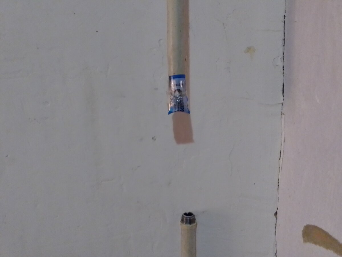 19 октября, на улице +12, в доме нет отопления.