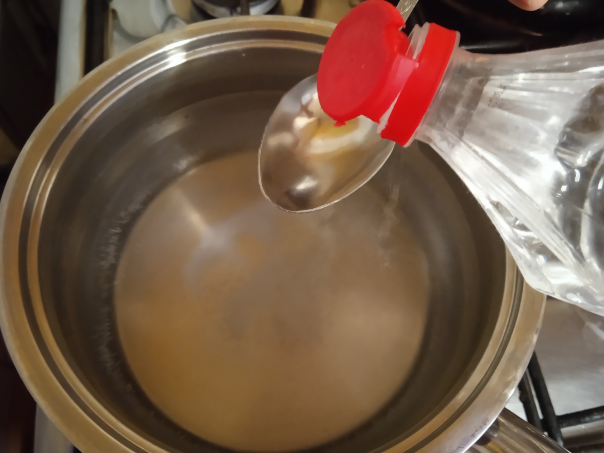 Вода с солью и уксусом