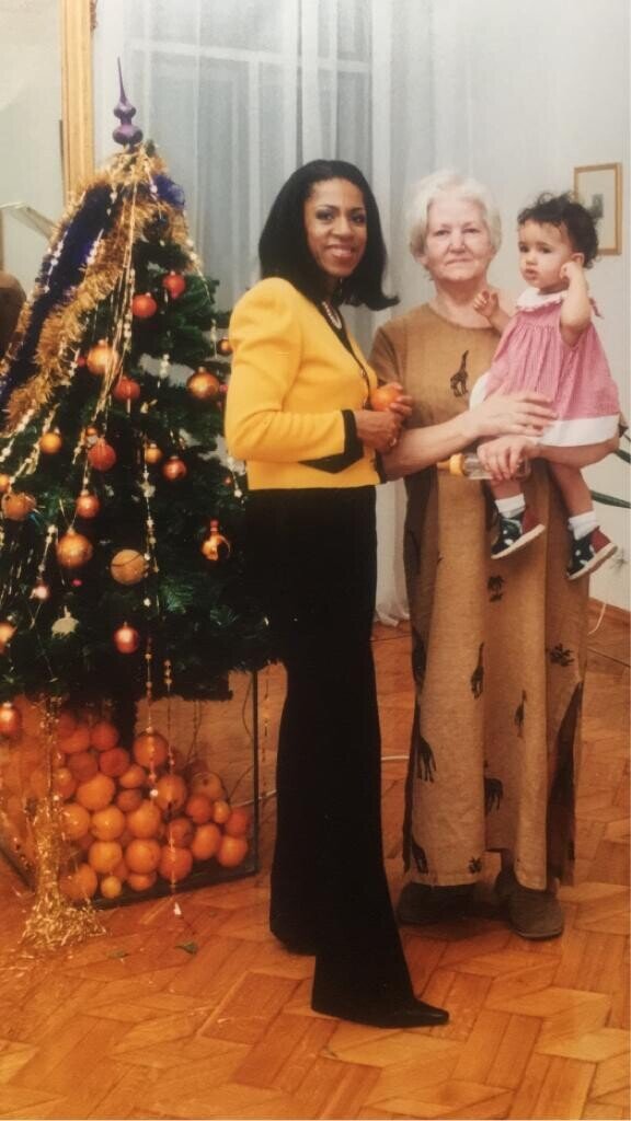 В воспитании дочки Елене сильно помогала свекровь