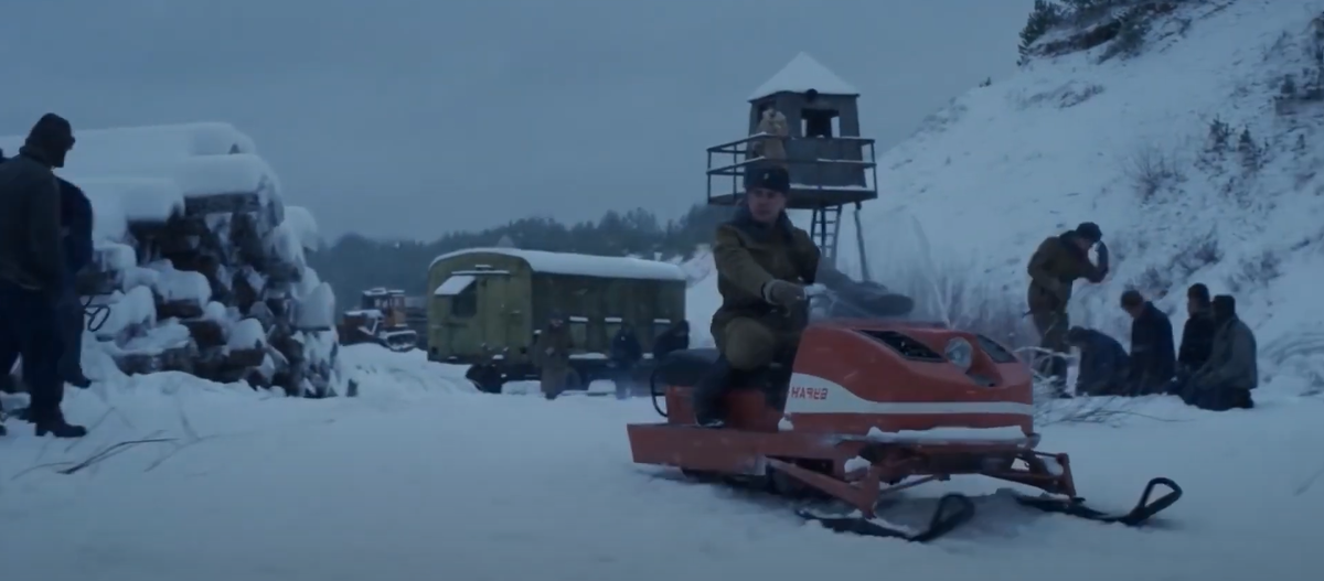 Интересно что они нашли для сьёмок снегоход Буран