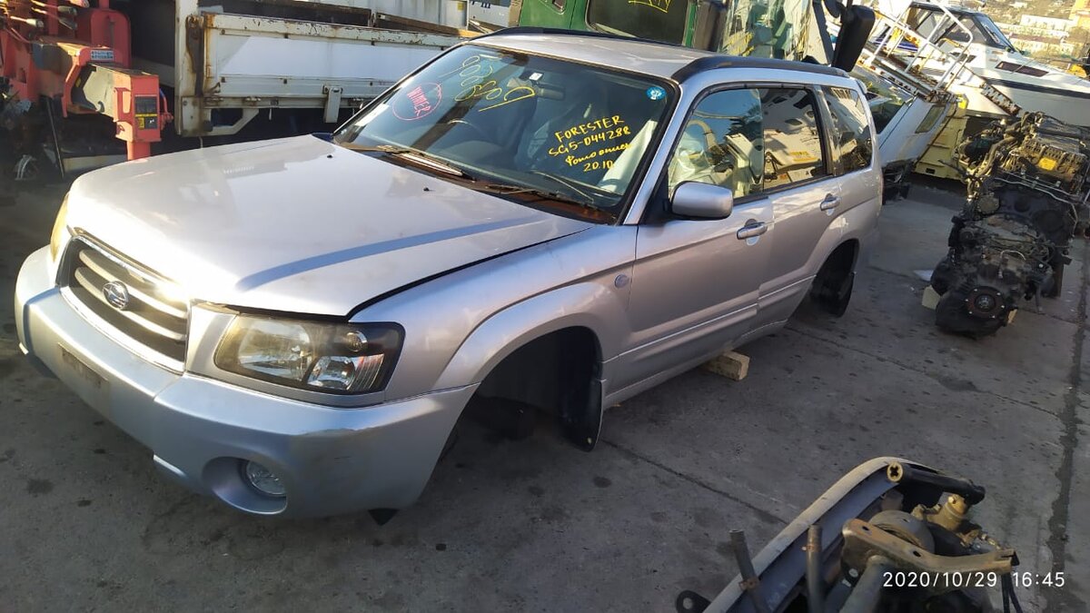 Авто в порту на выгрузке