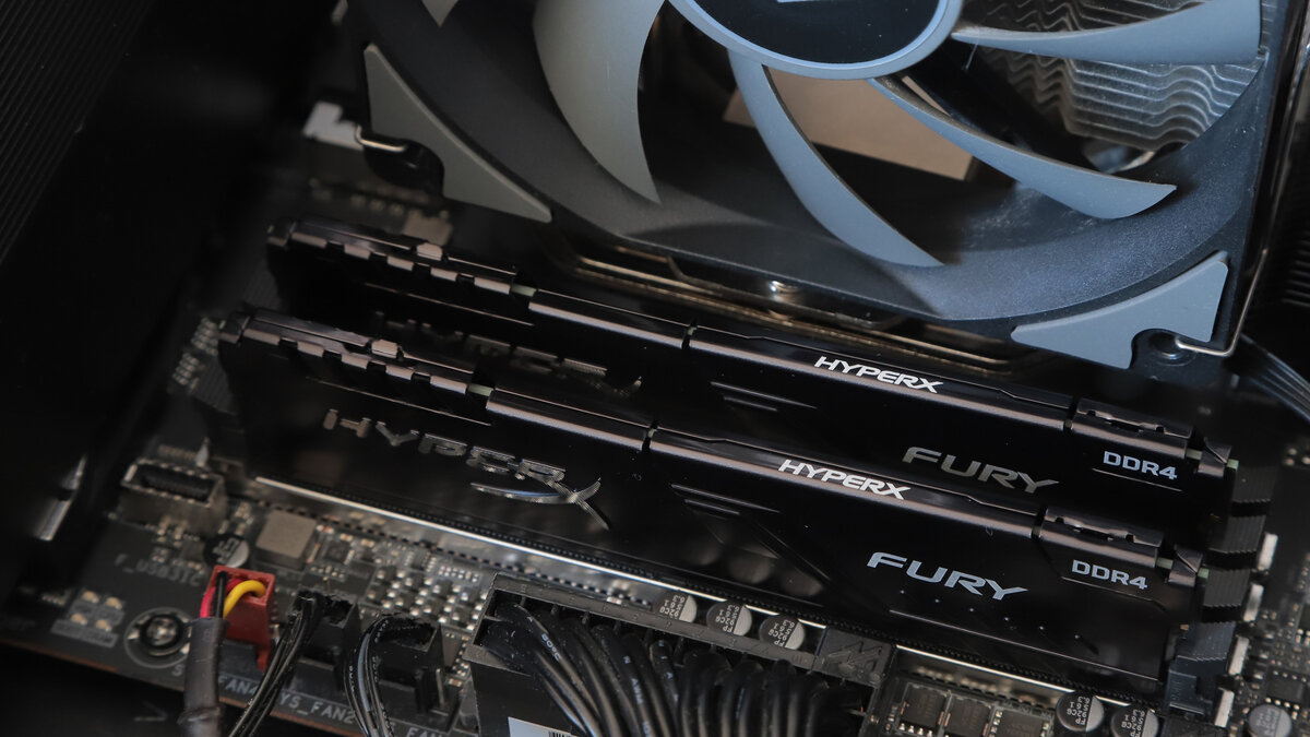 HX437C19FB3K2/32 в тестовой Gigabyte X570 Aorus Master