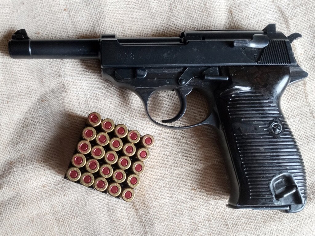 Легендарный "Вальтер" - личное оружие для личных целей. Так, во всяком случае, считали офицеры Вермахта.