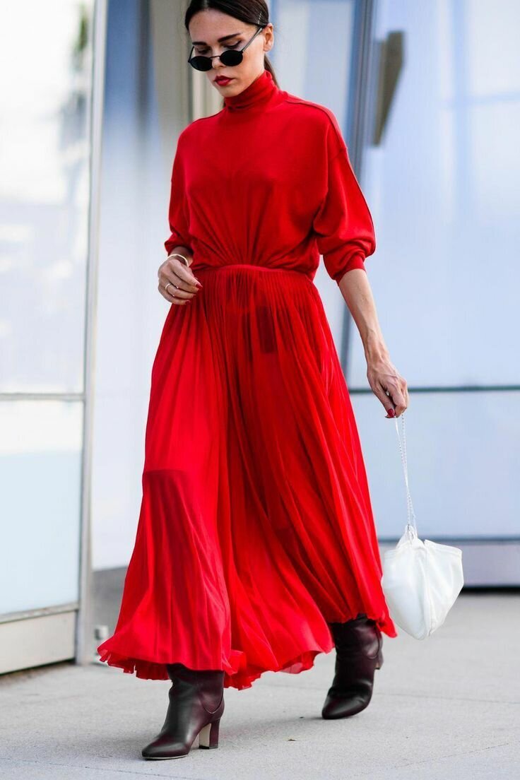 С какой обувью носить красное платье