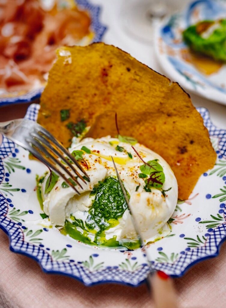 Рецепт от шефа: знаменитая La Gran Carbonara в колесе сыра от лондонского ресторана Gloria. Можно без колеса