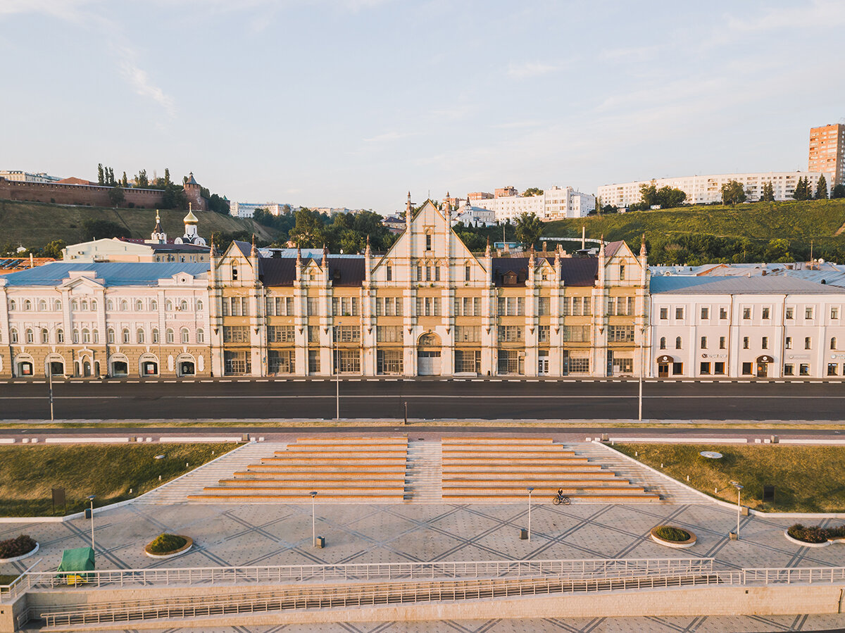 Фабрики нижнего новгорода. Фабрика Маяк Нижний Новгород. Фабрика Маяк на Нижневолжской набережной. Нижневолжская набережная Нижний Новгород фабрика. Нижневолжская набережная 11 Нижний Новгород фабрика Маяк.