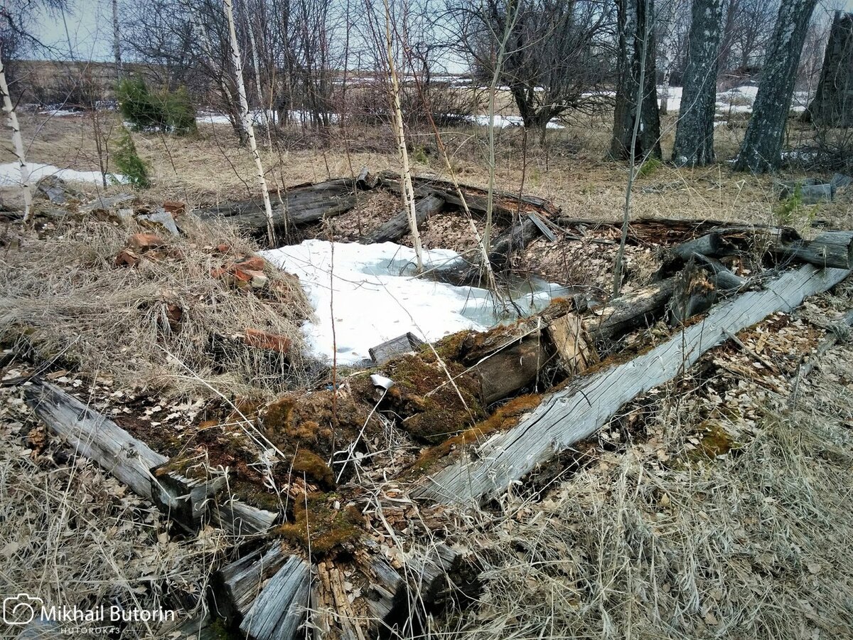 Весна в заброшенной деревне.