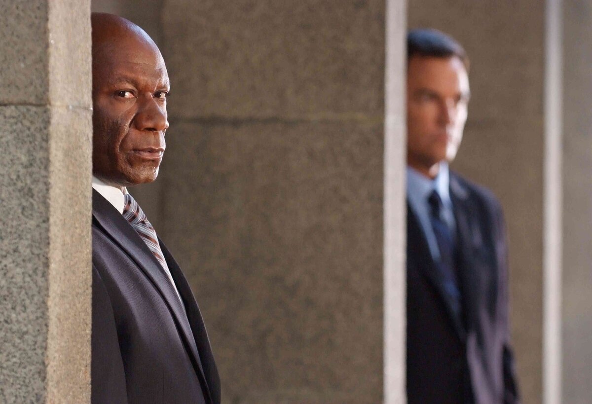 Испортить карьеру. Echelon Conspiracy 2009. Echelon Conspiracy 2009 фильм. Эдвард бёрнс подарок фильм 2009. Ving Rhames Echelon Conspiracy.