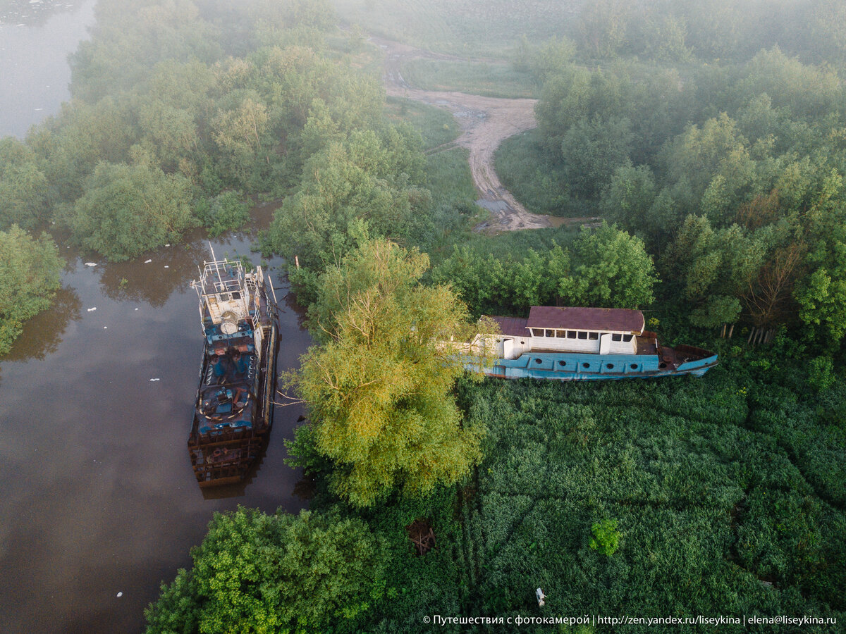 Самолет в огороде и БТР на заднем дворе. Показываю необычные места с  брошенной техникой | Путешествия с фотокамерой | Дзен