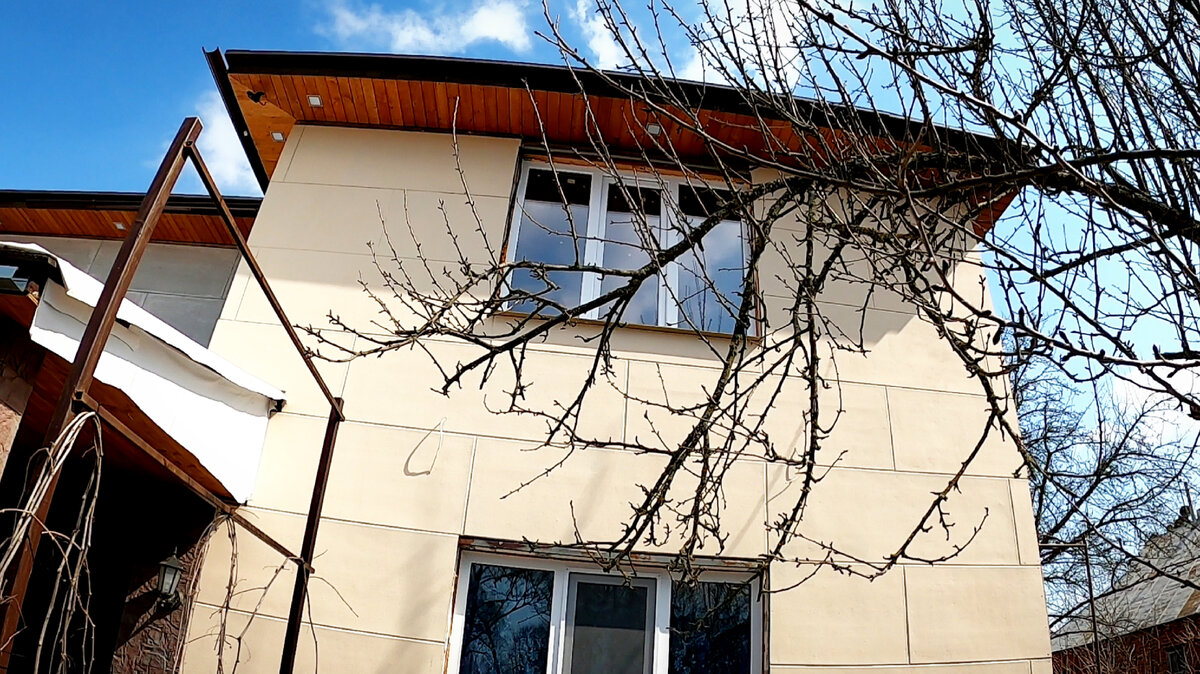 Фасад год спустя