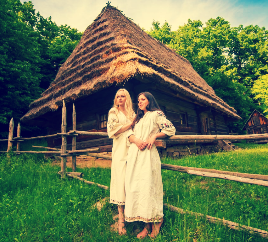 Привлекательные девушки.