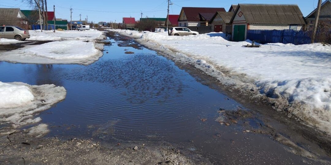 РЕАЛИИ: Дороги тают вместе со снегом...