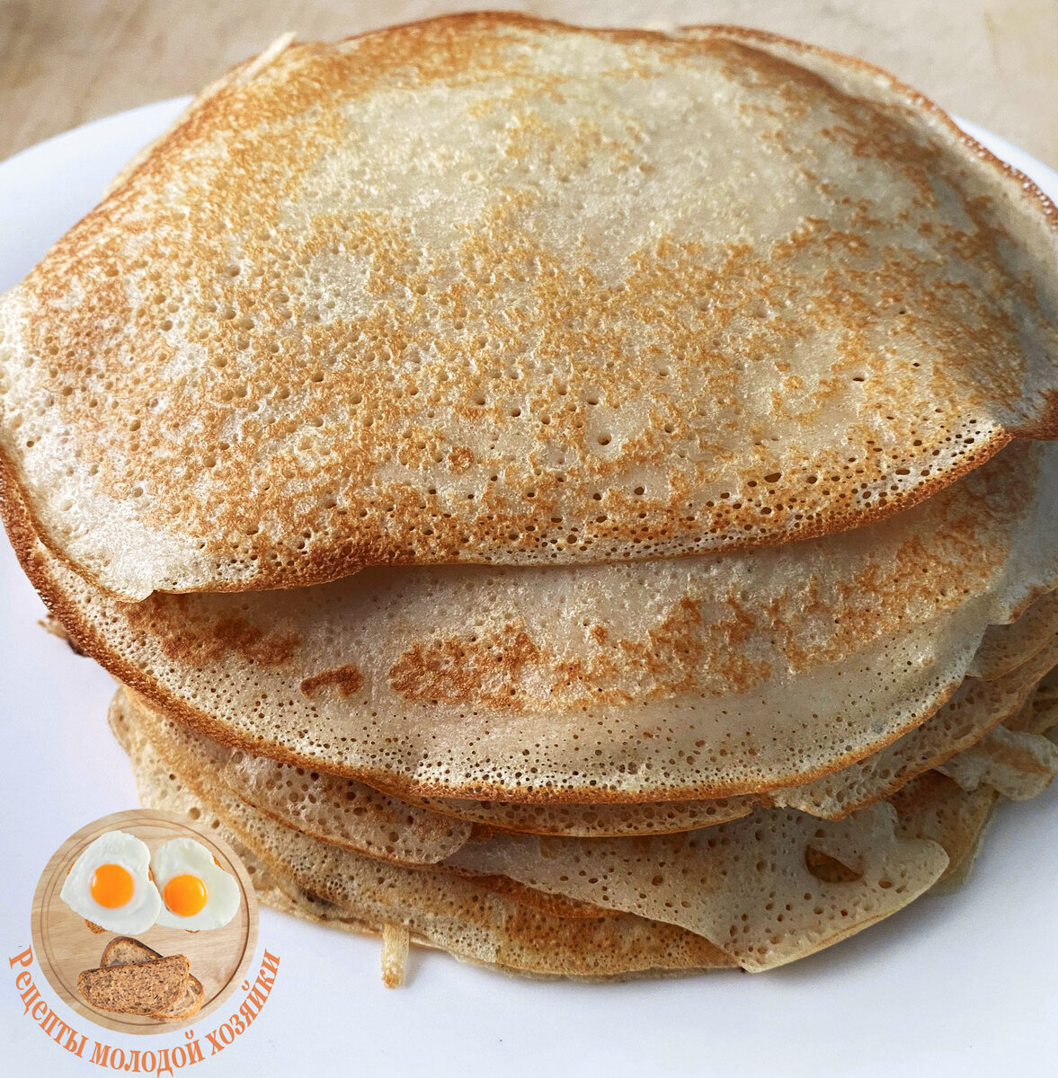 Готовая стопка блинов