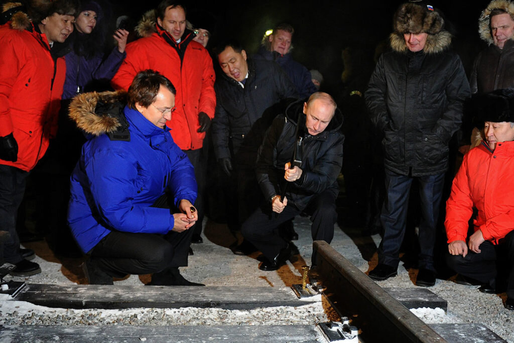 Год 2011: Путин забил. И на железную дорогу - тоже...