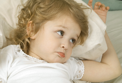 Заставлять ребёнка спать днём точно не стоит