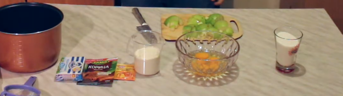 Нарезаем яблоки кубиками примерно по 1см