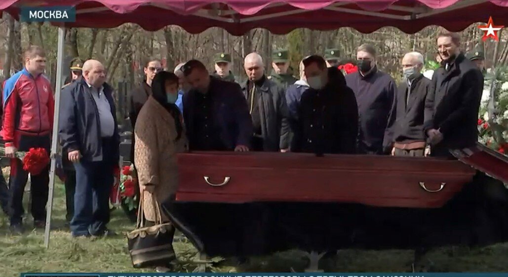 Видео 21 апреля. 18.04.2021 Похороны Полины Сергиенко могила Полины.