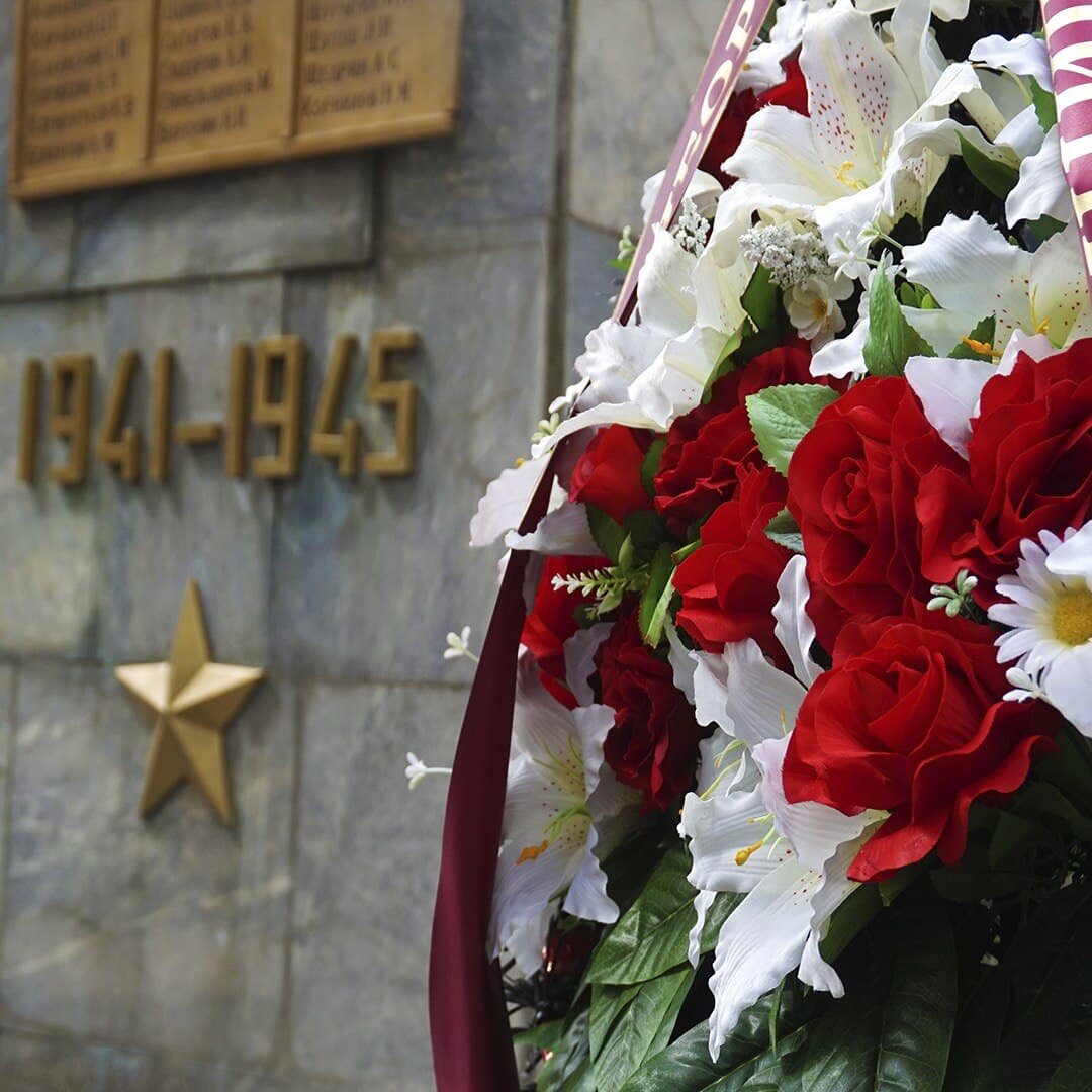 Памятник погибшим автоприборовцам в ВОВ 1941-1945