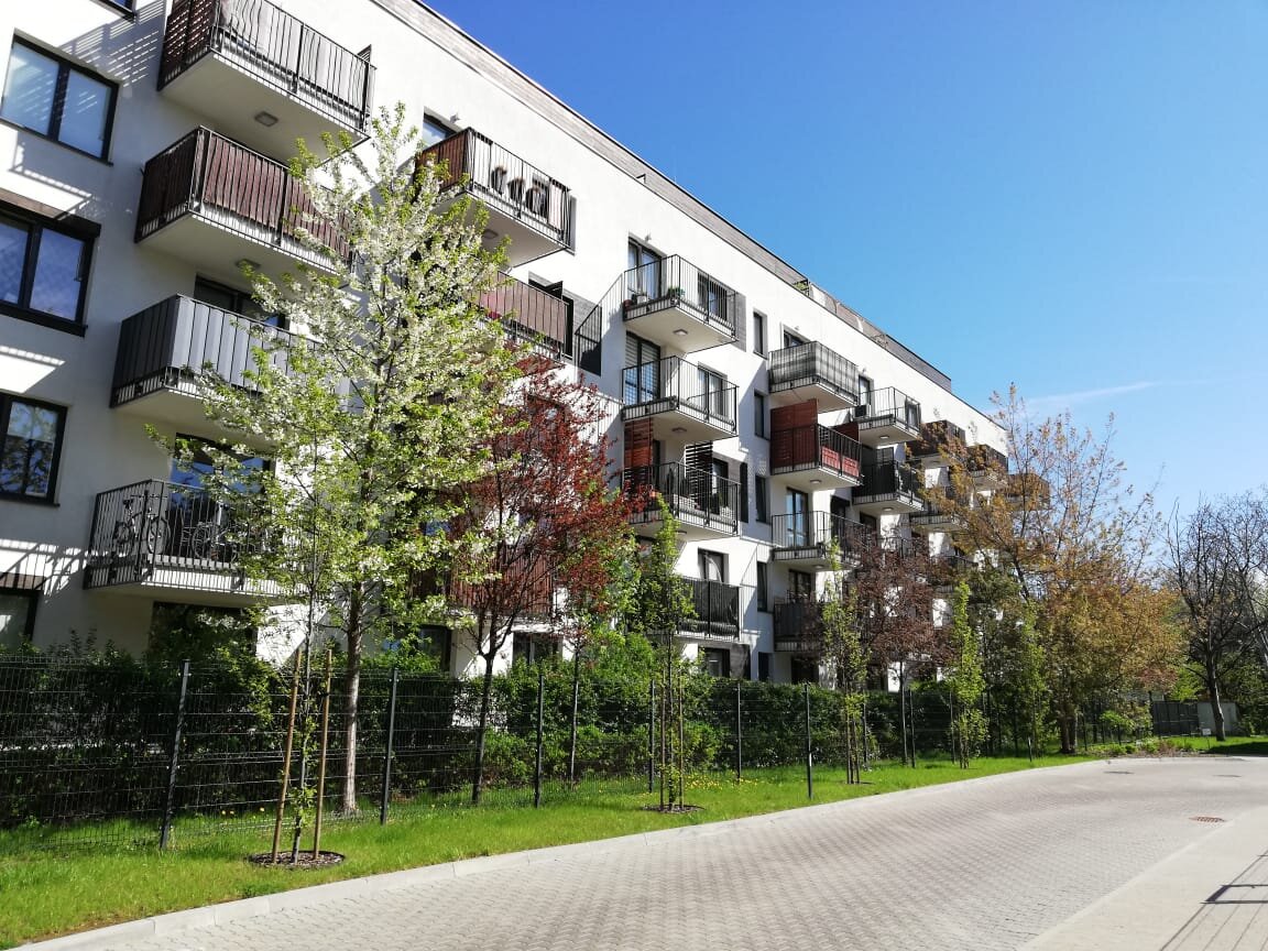 Обычный жилой комплекс в спальном районе Варшавы