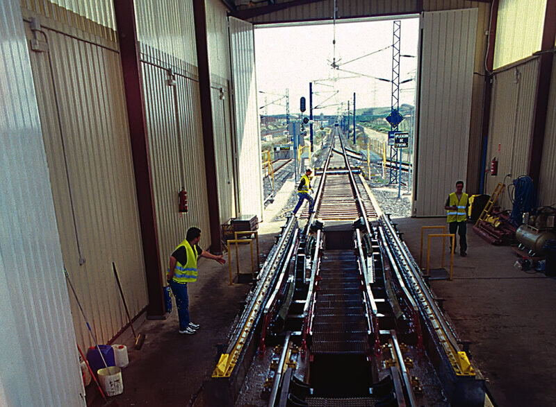 Каталонский Talgo на вокзале Женевы, колоризированная фотография, 1969 год