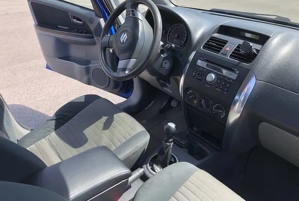 Внутри уютно, хоть и простовато.