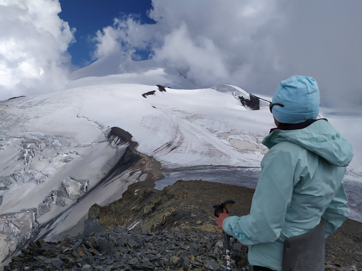 Вид на Казбек с пика ОЖД