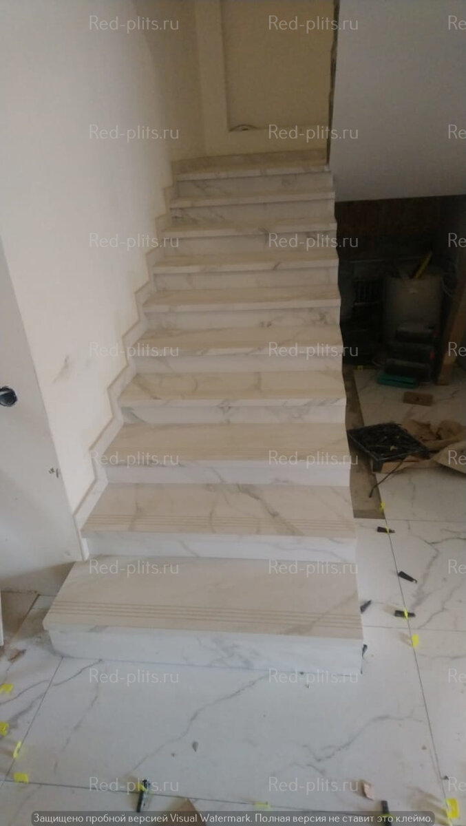 Работа по облицовке металлокаркасной лестнице в частном доме