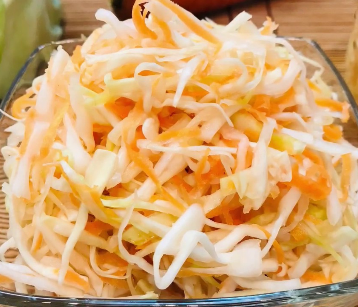 Капуста с морковью на зиму хрустящая. Квашеная капуста хрустящая. Квашеная капуста хрустящая и сочная. Сочная квашеная капуста. Капуста квашеная на зиму хрустящая.