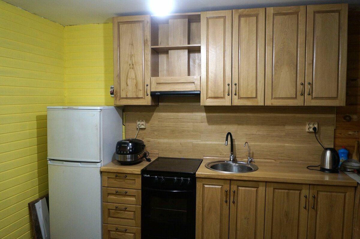 Кухонный гарнитур из дуба. Работа автора.