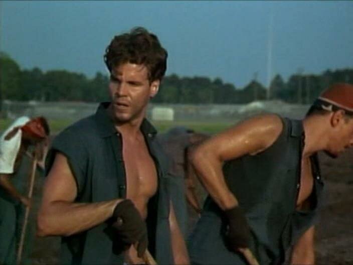 Кадр из фильма «Клад» (1996)