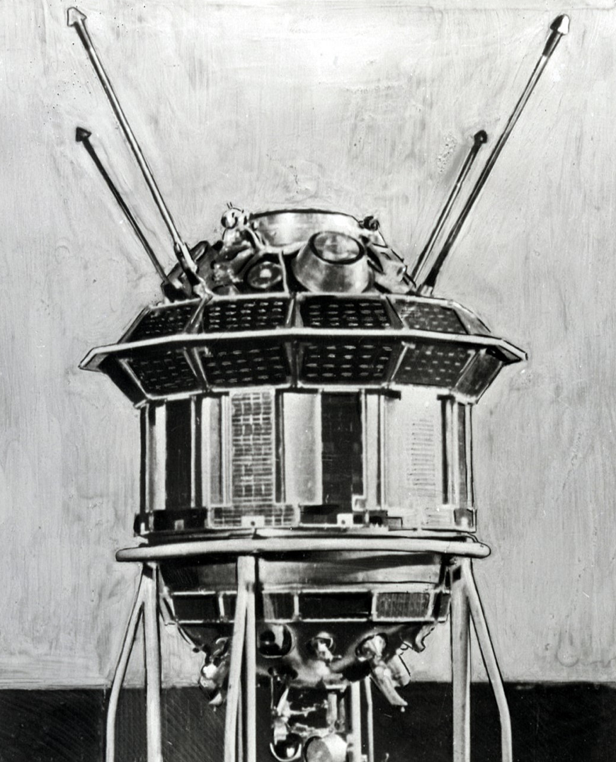 Контейнер с научной  и  контрольно-измерительной аппаратурой станции "Луна-1" (на монтажной тележке). 1959 г. РГАНТД. Арх.1-19578