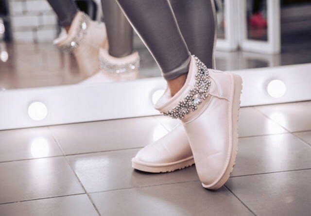 Элегантный блестящий декор.